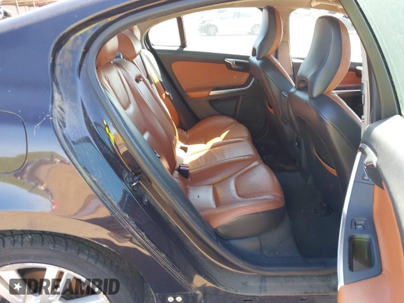 2011 Volvo S60 z VIN YV1902FH4B2005400, wystawiony jako IAAI lot #41858710 z przebiegiem 164 408 mil mil oraz . Historia ofert i sprzedaży dostępna na DreamBid. Obrazek 8.