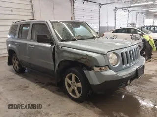 2014 Jeep Patriot Sport z VIN 1C4NJRBBXED602068, wystawiony jako IAAI lot #41630294 z przebiegiem 190 101 mil mil oraz . Historia ofert i sprzedaży dostępna na DreamBid. Obrazek 1.