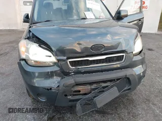 2011 Kia Soul + with VIN KNDJT2A26B7258864, listed as a IAAI auction lot 41068819 with 244,397 mi miles. Bid and sale history available at carsss.com. Image 6.