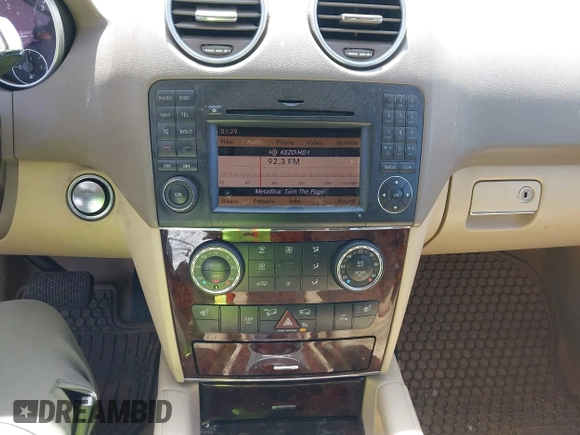 2011 Mercedes-Benz M ML 350 BlueTEC with VIN 4JGBB2FB8BA625553, listed as a IAAI auction lot 42063572 with 186,918 mi miles. Bid and sale history available at carsss.com. Image 12.