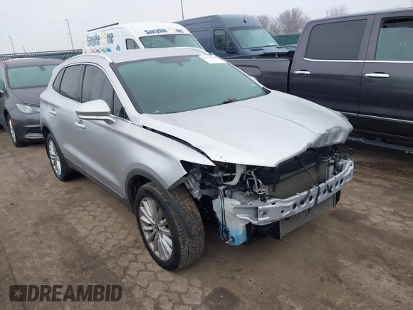 2019 Lincoln MKC Standard with VIN 5LMCJ1D91KUL27746, listed as a IAAI auction lot 41552362 with 94,659 mi miles. Bid and sale history available at carsss.com. Image 1.