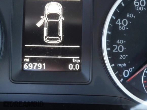 2014 Volkswagen Tiguan S z VIN WVGBV3AX4EW581302, wystawiony jako IAAI lot #41033175 z przebiegiem 69 791 mil mil oraz . Historia ofert i sprzedaży dostępna na DreamBid. Obrazek 15.