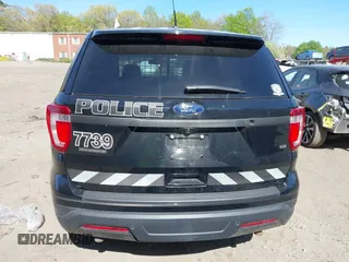 2018 Ford Police Interceptor Utility z VIN 1FM5K8AR9JGC17739, wystawiony jako IAAI lot #42134465 z przebiegiem 134 939 mil mil oraz . Historia ofert i sprzedaży dostępna na DreamBid. Obrazek 16.
