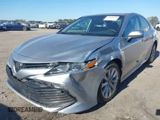 2019 Toyota Camry LE z VIN 4T1B11HK7KU756675, wystawiony jako IAAI lot #42063923 z przebiegiem 132 312 mil mil oraz . Historia ofert i sprzedaży dostępna na DreamBid. Obrazek 6.