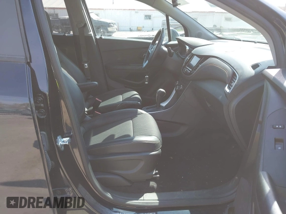 2022 Chevrolet Trax LT with VIN KL7CJPSM7NB568709, listed as a IAAI auction lot 42061802 with 28,995 mi miles and . Bid and sale history available at DreamBid. Image 5.