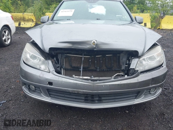 2010 Mercedes-Benz C 300 Sport z VIN WDDGF8BBXAR096359, wystawiony jako IAAI lot #42315575 z przebiegiem 98 293 mil mil oraz . Historia ofert i sprzedaży dostępna na DreamBid. Obrazek 6.