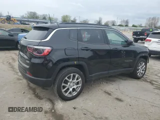 2024 Jeep Compass Latitude Lux with VIN 3C4NJDFN7RT121993, listed as a Copart auction lot 51472985 with 8,457 mi miles and Salvage title. Bid and sale history available at DreamBid. Image 3.