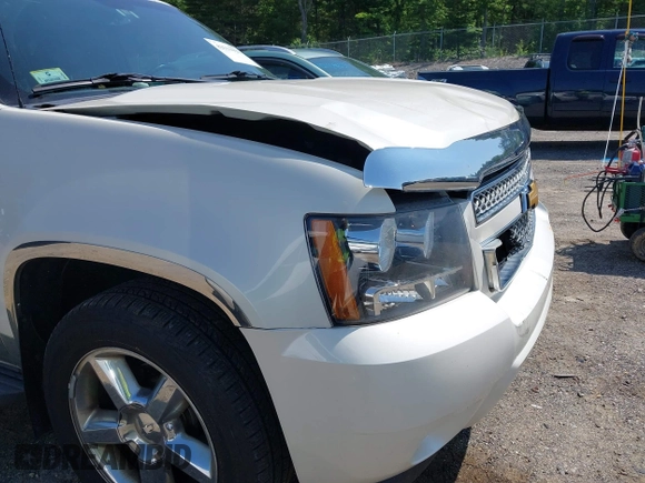 2013 Chevrolet Avalanche LTZ with VIN 3GNTKGE71DG122204, listed as a IAAI auction lot 42513923 with 152,733 mi miles and . Bid and sale history available at DreamBid. Image 17.