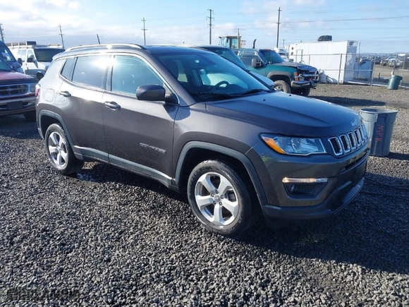 2018 Jeep Compass Latitude with VIN 3C4NJCBBXJT488669, listed as a IAAI auction lot 41679070 with 27,547 mi miles. Bid and sale history available at carsss.com. Image 1.