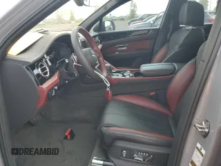 2022 Bentley Bentayga V8 z VIN SJAAM2ZVXNC013736, wystawiony jako Copart lot #67453664 z przebiegiem 22 660 mil mil oraz Nie do naprawy. Historia ofert i sprzedaży dostępna na DreamBid. Obrazek 7.
