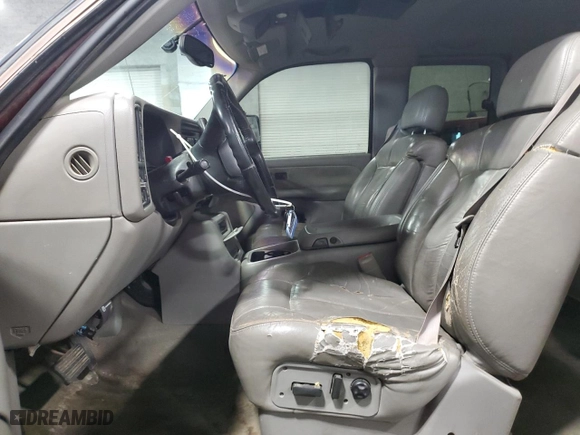2000 Chevrolet Silverado 2500 LS with VIN 1GCGK29U2YE308909, listed as a Copart auction lot 45506425 with 190,456 mi miles and Salvage Title. Bid and sale history available at carsss.com. Image 7.