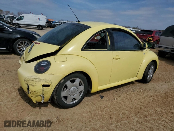 2000 Volkswagen Beetle GLX with VIN 3VWDD21CXYM493847, listed as a Copart auction lot 45301135 with 141,676 mi miles and Salvage Title. Bid and sale history available at DreamBid. Image 3.