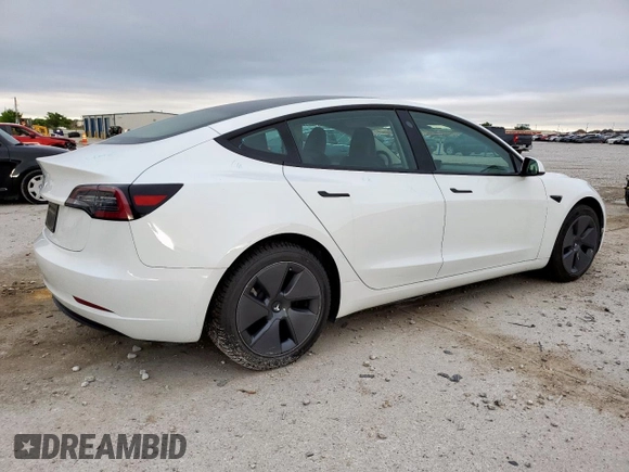 2023 Tesla Model 3 z VIN 5YJ3E1EA3PF488040, wystawiony jako Copart lot #52628165 z przebiegiem 22 326 mil mil oraz Czysty tytuł • Clean title. Historia ofert i sprzedaży dostępna na DreamBid. Obrazek 3.
