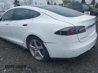 2013 Tesla Model S с VIN 5YJSA1CN0DFP31750, выставлен на аукционе IAAI как лот 41911343 с пробегом 209 664 миль миль и . История ставок и продаж доступна на DreamBid. Изображение 23.