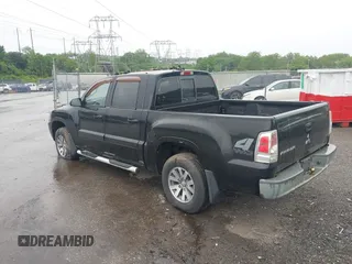 2007 Mitsubishi Raider LS z VIN 1Z7HT28K77S161721, wystawiony jako IAAI lot #42371688 z przebiegiem 130 815 mil mil oraz . Historia ofert i sprzedaży dostępna na DreamBid. Obrazek 3.