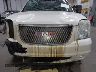 2011 GMC Yukon XL Denali with VIN 1GKS2MEF9BR221784, listed as a IAAI auction lot 41526723 with 207,632 mi miles. Bid and sale history available at carsss.com. Image 13.