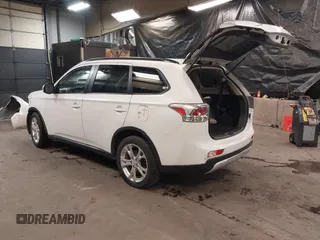 2015 Mitsubishi Outlander SE with VIN JA4AZ3A39FZ012490, listed as a IAAI auction lot 41405104 with 95,131 mi miles and . Bid and sale history available at DreamBid. Image 3.