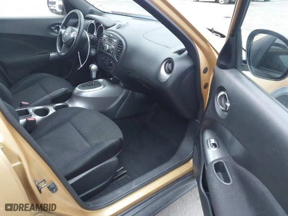 2013 Nissan Juke S with VIN JN8AF5MV6DT205627, listed as a IAAI auction lot 40599210 with 132,124 mi miles. Bid and sale history available at carsss.com. Image 5.