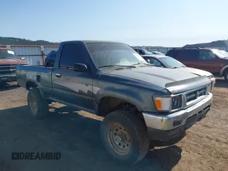 1992 Toyota Pickup DLX with VIN JT4VN01D4N0006352, listed as a IAAI auction lot 42407393 with 277,209 mi miles and . Bid and sale history available at DreamBid. Image 1.