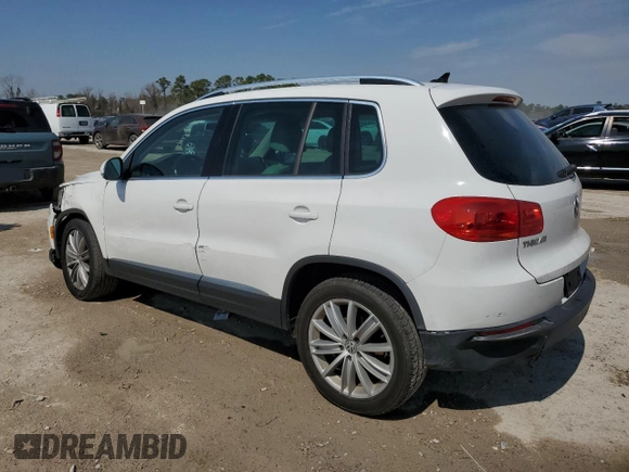 2012 Volkswagen Tiguan SE z VIN WVGAV7AX1CW526645, wystawiony jako Copart lot #46944195 z przebiegiem 87 811 mil mil oraz Szkody całkowita. Historia ofert i sprzedaży dostępna na DreamBid. Obrazek 2.