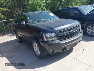 2007 Chevrolet Tahoe LT z VIN 1GNFK13057R278556, wystawiony jako IAAI lot #42704704 z przebiegiem 314 650 mil mil oraz . Historia ofert i sprzedaży dostępna na DreamBid. Obrazek 1.