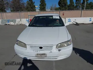 1998 Toyota Camry LE z VIN JT2BF22K9W0090879, wystawiony jako IAAI lot #41860538 z przebiegiem 248 879 mil mil oraz . Historia ofert i sprzedaży dostępna na DreamBid. Obrazek 6.