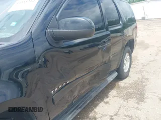 2014 Chevrolet Tahoe LT z VIN 1GNSKBE02ER133795, wystawiony jako IAAI lot #42335322 z przebiegiem 217 292 mil mil oraz . Historia ofert i sprzedaży dostępna na DreamBid. Obrazek 17.