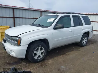 2007 Chevrolet TrailBlazer LT with VIN 1GNDT13S272279100, listed as a IAAI auction lot 41847719 with 117,755 mi miles. Bid and sale history available at carsss.com. Image 2.