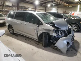 2019 Toyota Sienna XLE Auto Access Seat z VIN 5TDYZ3DC5KS005161, wystawiony jako Copart lot #55245905 z przebiegiem 98 077 mil mil oraz Szkoda całkowita • Salvage title. Historia ofert i sprzedaży dostępna na DreamBid. Obrazek 4.