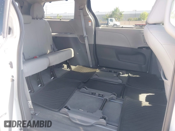 2019 Toyota Sienna XLE z VIN 5TDDZ3DC1KS224861, wystawiony jako IAAI lot #42093799 z przebiegiem 68 651 mil mil oraz . Historia ofert i sprzedaży dostępna na DreamBid. Obrazek 8.