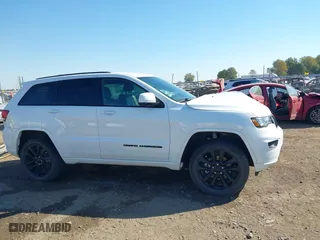 2018 Jeep Grand Cherokee Laredo E with VIN 1C4RJFAGXJC435658, listed as a IAAI auction lot 40659459 with 97,827 mi miles. Bid and sale history available at carsss.com. Image 13.