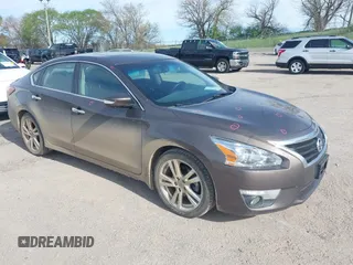 2013 Nissan Altima SV z VIN 1N4BL3AP4DN567890, wystawiony jako IAAI lot #42128612 z przebiegiem 169 491 mil mil oraz . Historia ofert i sprzedaży dostępna na DreamBid. Obrazek 1.