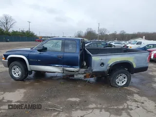 2001 Dodge Dakota Sport with VIN 1B7GG22N81S220121, listed as a IAAI auction lot 41907923 with Not Provided miles and . Bid and sale history available at carsss.com. Image 6.