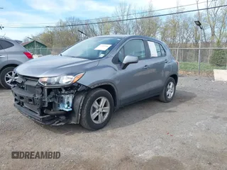 2020 Chevrolet Trax LS with VIN 3GNCJKSB2LL326823, listed as a IAAI auction lot 42103386 with 33,241 mi miles and . Bid and sale history available at carsss.com. Image 19.