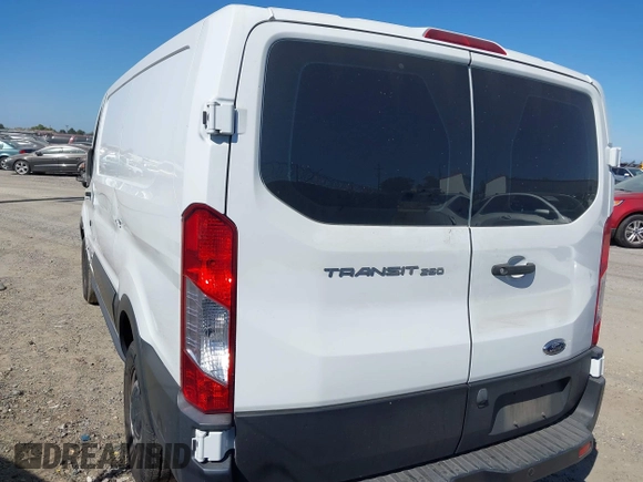 2019 Ford Transit z VIN 1FTYR1YM4KKA83624, wystawiony jako IAAI lot #42651250 z przebiegiem 118 838 mil mil oraz . Historia ofert i sprzedaży dostępna na DreamBid. Obrazek 3.