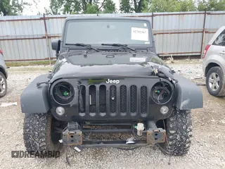 2018 Jeep Wrangler Unlimited Freedom z VIN 1C4BJWDG0JL803889, wystawiony jako IAAI lot #42782367 z przebiegiem 105 738 mil mil oraz . Historia ofert i sprzedaży dostępna na DreamBid. Obrazek 13.