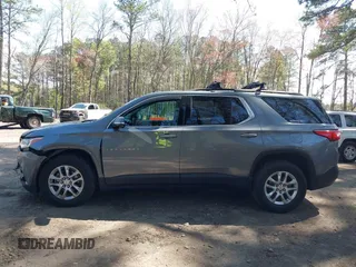 2019 Chevrolet Traverse LT Cloth with VIN 1GNEVGKW5KJ200197, listed as a IAAI auction lot 41936571 with 37,620 mi miles. Bid and sale history available at carsss.com. Image 15.