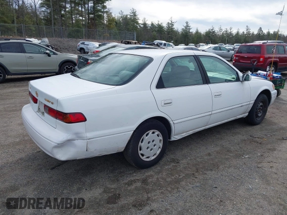 1998 Toyota Camry LE z VIN 4T1BG22K2WU225323, wystawiony jako IAAI lot #41884893 z przebiegiem 262 222 mil mil oraz . Historia ofert i sprzedaży dostępna na DreamBid. Obrazek 4.