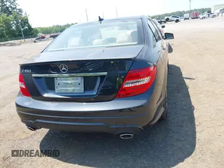 2012 Mercedes-Benz C 350 Sport с VIN WDDGF5HB0CR196754, выставлен на аукционе IAAI как лот 42581471 с пробегом 86 265 миль миль и . История ставок и продаж доступна на DreamBid. Изображение 16.