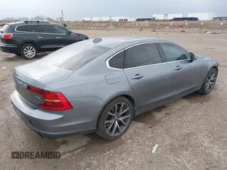 2018 Volvo S90 Momentum z VIN LVY982AK1JP025728, wystawiony jako IAAI lot #41930159 z przebiegiem 80 056 mil mil oraz . Historia ofert i sprzedaży dostępna na DreamBid. Obrazek 4.