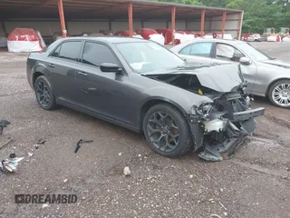 2019 Chrysler 300 Touring z VIN 2C3CCAAG2KH739315, wystawiony jako IAAI lot #42342786 z przebiegiem 53 032 mil mil oraz . Historia ofert i sprzedaży dostępna na DreamBid. Obrazek 1.