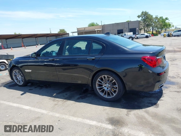 2015 BMW 7 Series 740Li z VIN WBAYE4C50FD138977, wystawiony jako IAAI lot #42277341 z przebiegiem 109 877 mil mil oraz . Historia ofert i sprzedaży dostępna na DreamBid. Obrazek 14.