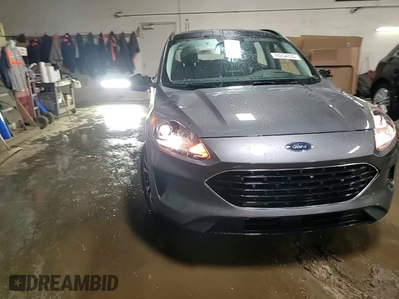 2022 Ford Escape SE z VIN 1FMCU0G66NUA43023, wystawiony jako Copart lot #48254235 z przebiegiem Nie podano mil oraz Szkoda całkowita • Salvage title. Historia ofert i sprzedaży dostępna na DreamBid. Obrazek 13.