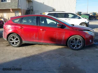 2014 Ford Focus SE with VIN 1FADP3K26EL422900, listed as a IAAI auction lot 41553993 with 98,013 mi miles. Bid and sale history available at carsss.com. Image 14.