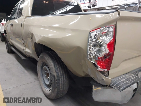2017 Toyota Tundra SR5 z VIN 5TFRY5F18HX222592, wystawiony jako IAAI lot #42213820 z przebiegiem 204 876 mil mil oraz . Historia ofert i sprzedaży dostępna na DreamBid. Obrazek 6.