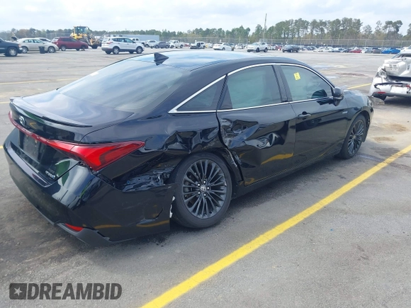 2021 Toyota Avalon Hybrid XSE z VIN 4T1EA1AB2MU002741, wystawiony jako IAAI lot #41865444 z przebiegiem 141 196 mil mil oraz . Historia ofert i sprzedaży dostępna na DreamBid. Obrazek 4.