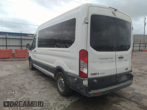 2015 Ford Transit Passenger XL z VIN 1FBAX2CG3FKA97085, wystawiony jako IAAI lot #42210744 z przebiegiem 81 911 mil mil oraz . Historia ofert i sprzedaży dostępna na DreamBid. Obrazek 3.