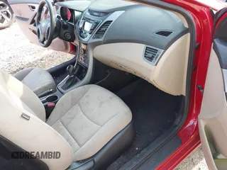 2014 Hyundai Elantra SE z VIN KMHDH4AE7EU058050, wystawiony jako IAAI lot #42139887 z przebiegiem 118 802 mil mil oraz . Historia ofert i sprzedaży dostępna na DreamBid. Obrazek 5.
