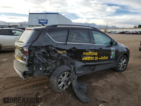 2018 Ford Escape SE z VIN 1FMCU9GDXJUD21466, wystawiony jako Copart lot #46266395 z przebiegiem Nie podano mil oraz Szkoda całkowita • Salvage title. Historia ofert i sprzedaży dostępna na DreamBid. Obrazek 3.
