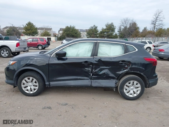 2018 Nissan Rogue Sport SV with VIN JN1BJ1CR5JW251040, listed as a IAAI auction lot 41661123 with 67,723 mi miles. Bid and sale history available at carsss.com. Image 14.